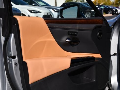 New 2025 Lexus ES 350 w/ Premium Package image 10