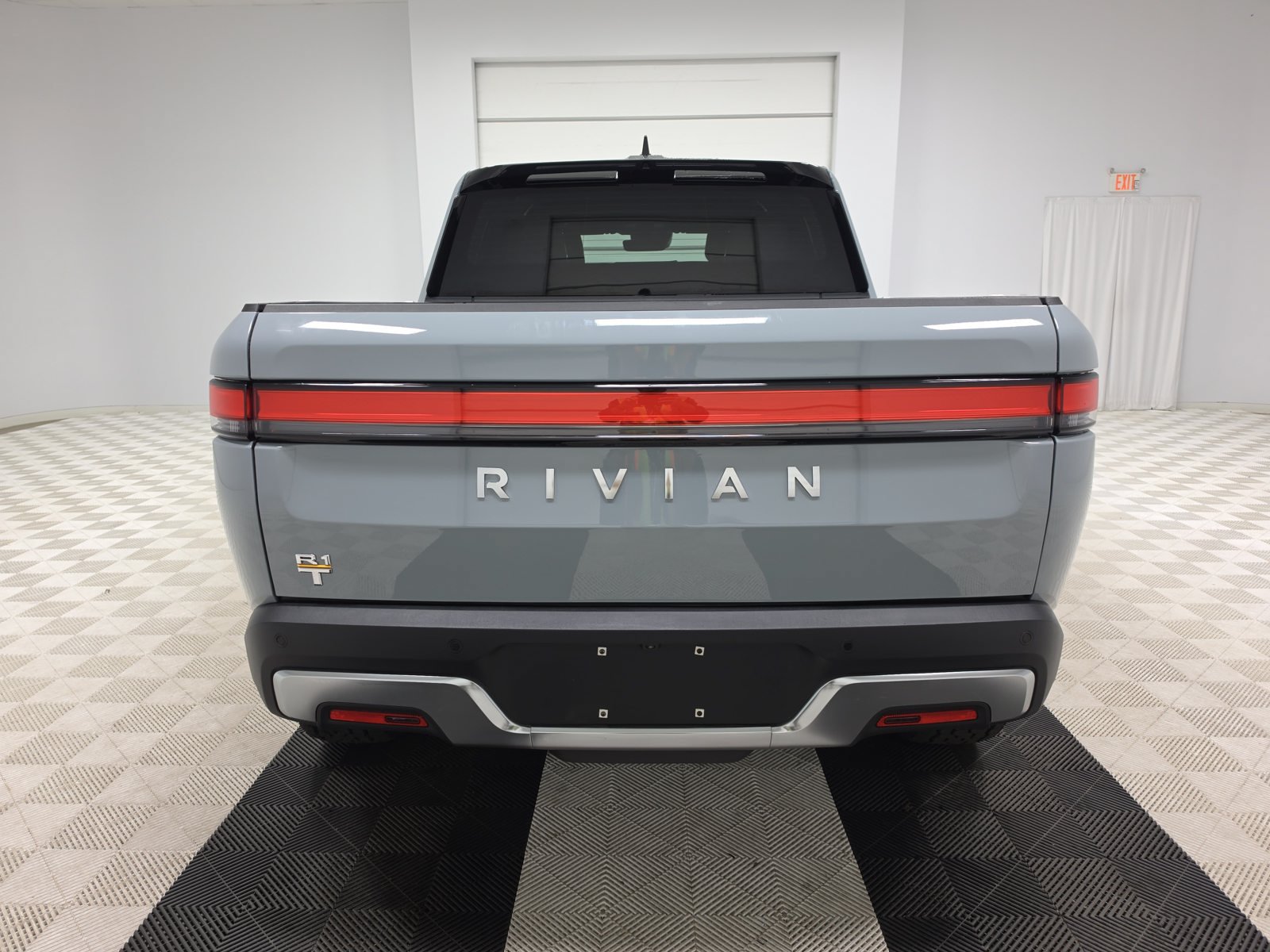 Used 2022 Rivian R1T Adventure AWD/4WD image 4