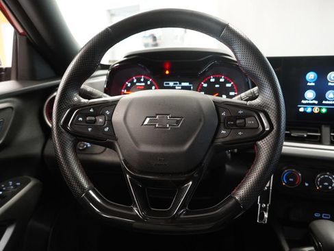 Used 2024 Chevrolet Trax RS FWD image 17
