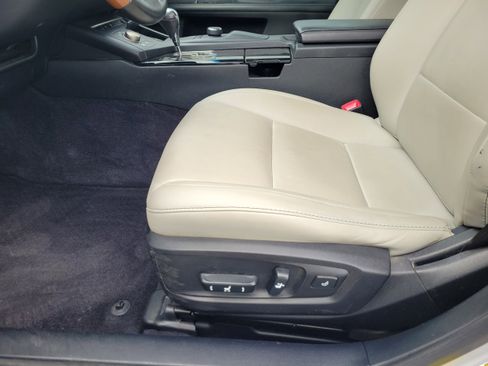 Used 2013 Lexus ES 300h image 30