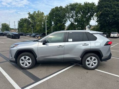 Used 2025 Toyota RAV4 LE AWD/4WD image 8