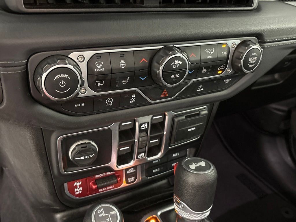 Used 2025 Jeep Wrangler Unlimited Rubicon w/ Convenience Group AWD/4WD image 36