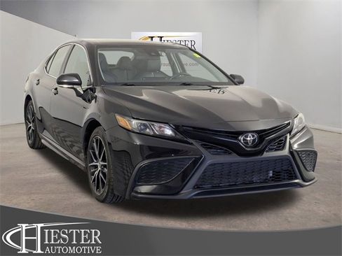 Used 2023 Toyota Camry SE image 1