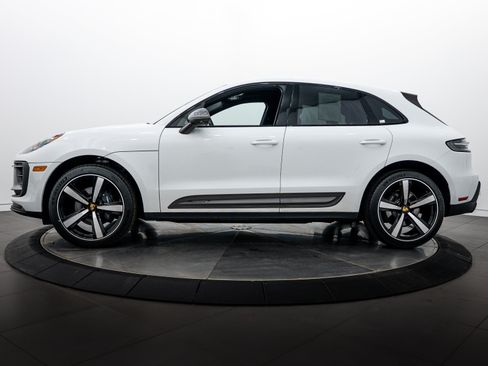 Certified 2026 Porsche Macan Turbo AWD/4WD image 2