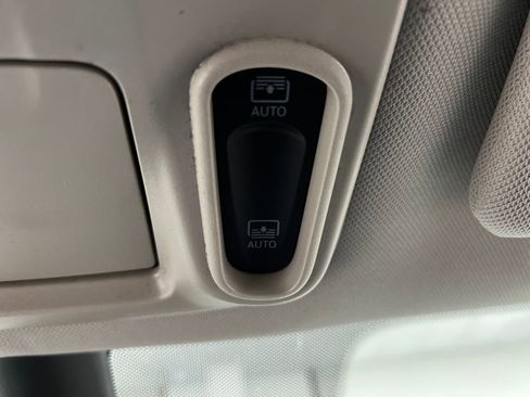 Used 2024 Chrysler Pacifica Limited FWD image 75