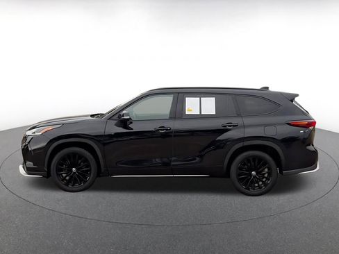 Used 2025 Toyota Highlander XSE AWD/4WD image 9