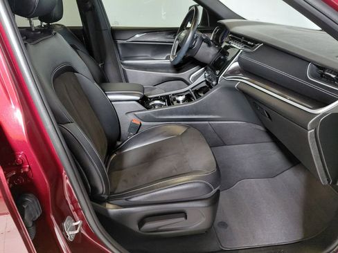 Used 2022 Jeep Grand Cherokee Altitude image 18