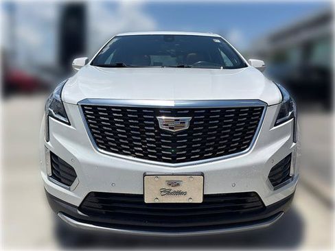 Used 2020 Cadillac XT5 Premium Luxury AWD/4WD image 2
