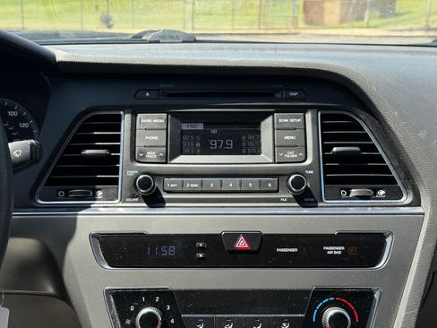 Used 2017 Hyundai Sonata SE FWD image 13