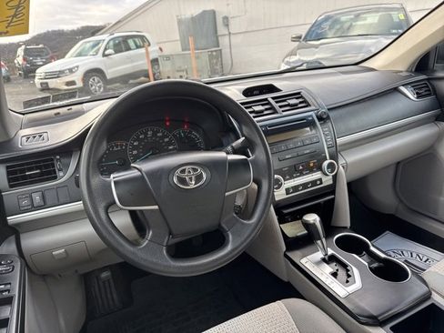Used 2012 Toyota Camry L image 12