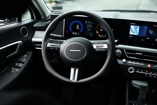 Certified 2025 Hyundai Sonata SE FWD image 25
