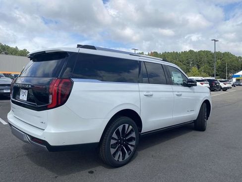 New 2025 Ford Expedition Max Platinum w/ Driver's Package image 3