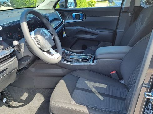 New 2025 Kia Sorento LX image 12