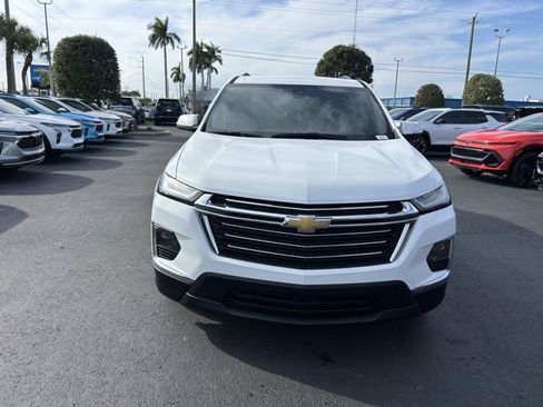 Used 2022 Chevrolet Traverse LT image 2
