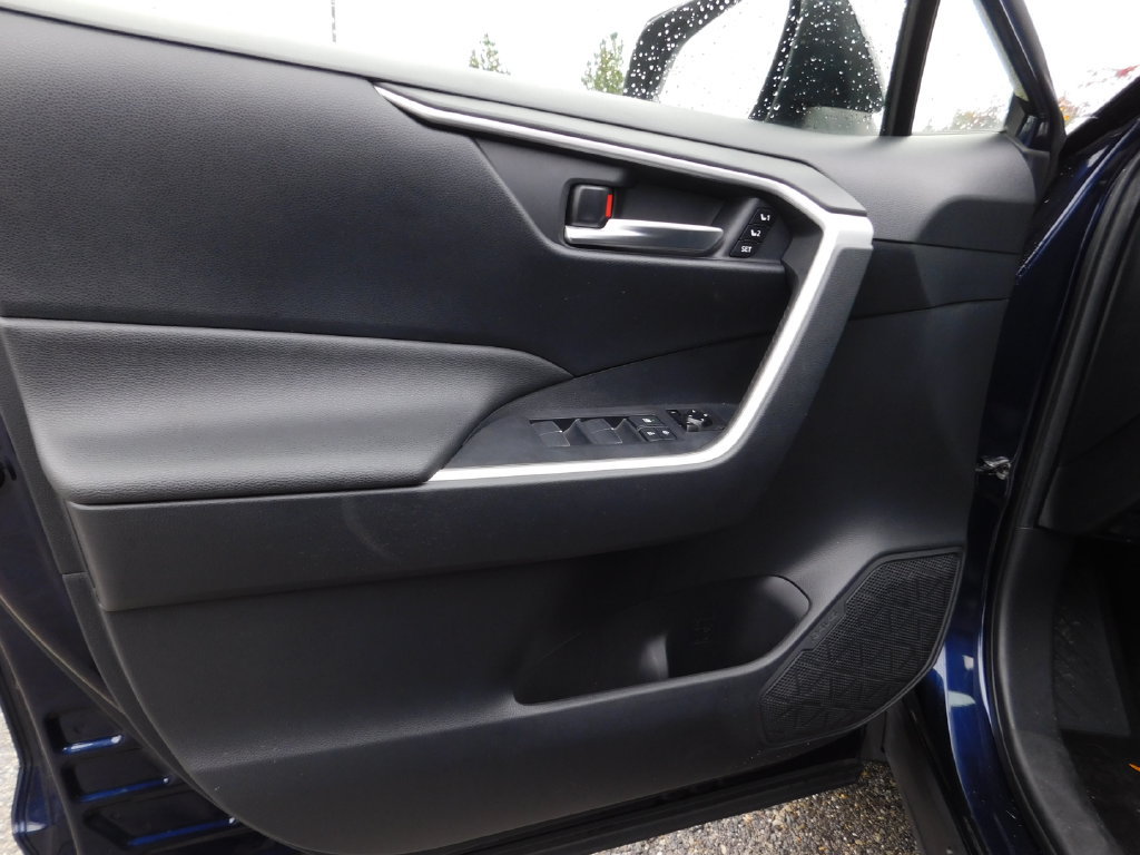 Used 2019 Toyota RAV4 XLE Premium w/ Cold Weather Package AWD/4WD image 19