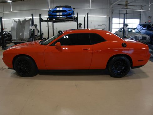 Used 2009 Dodge Challenger R/T image 3