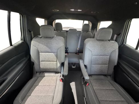 Used 2025 Chevrolet Traverse LT w/ LPO, Floor Liner Package FWD image 17