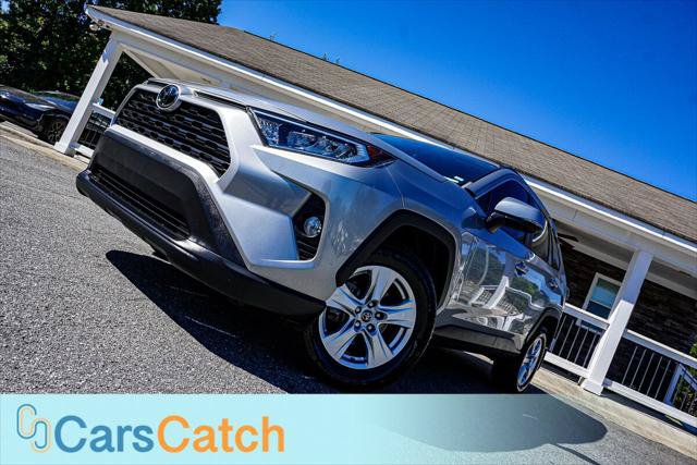 Used 2020 Toyota RAV4 XLE w/ Convenience Package FWD image 3