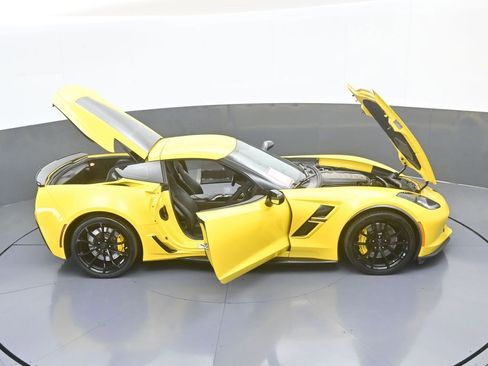 Used 2019 Chevrolet Corvette Grand Sport w/ Carbon Flash Badge Package image 57