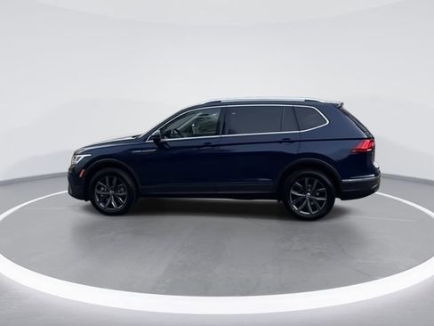 Certified 2022 Volkswagen Tiguan SE w/ Panoramic Sunroof Package image 5
