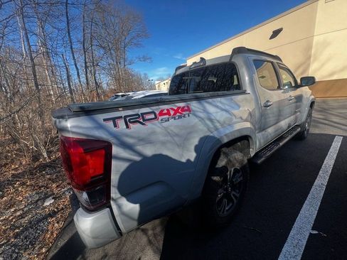 Used 2018 Toyota Tacoma TRD Sport image 10