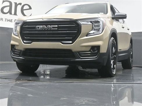 Used 2023 GMC Terrain SLT w/ Infotainment Package II image 4