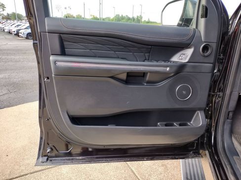Used 2024 Ford Expedition Platinum AWD/4WD image 9