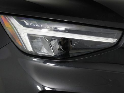 Certified 2025 Volvo XC40 B5 Plus image 26