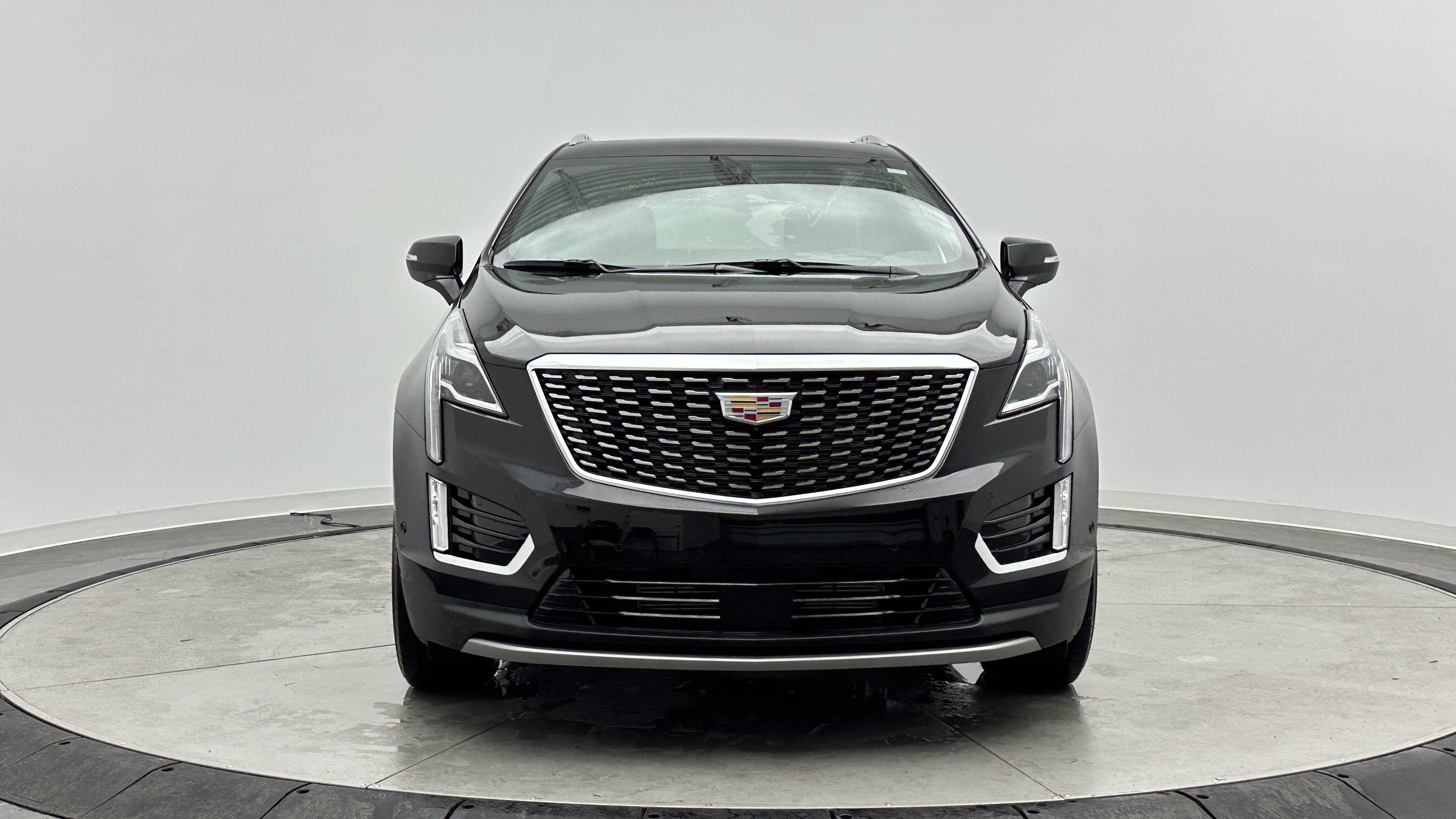 Used 2025 Cadillac XT5 Premium Luxury w/ Technology Package FWD image 2