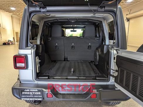 Used 2022 Jeep Wrangler Unlimited Sahara image 10