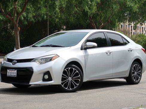 Used 2014 Toyota Corolla S Premium FWD image 2