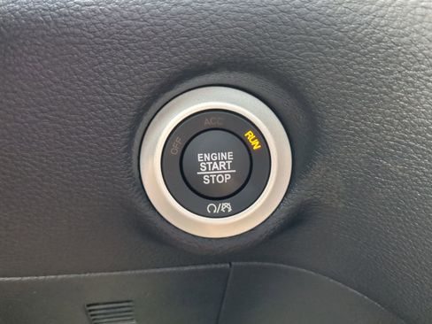 New 2025 Chrysler Pacifica Select w/ Fav Edition Package image 25