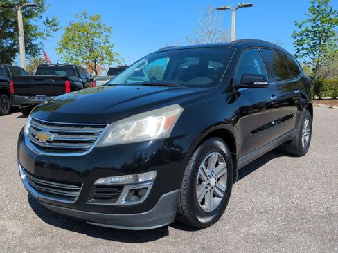 Used 2017 Chevrolet Traverse LT image 2