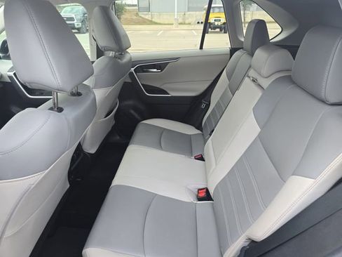 Used 2021 Toyota RAV4 XLE Premium image 14