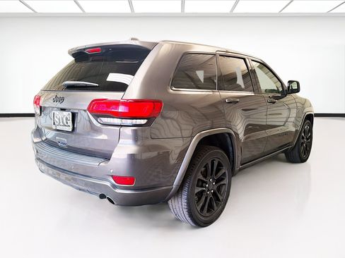 Used 2020 Jeep Grand Cherokee Altitude RWD image 4