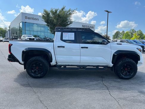 Used 2024 Toyota Tacoma TRD Pro AWD/4WD image 10