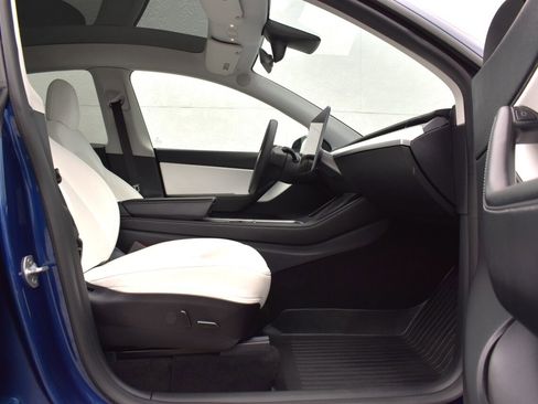Used 2021 Tesla Model Y Long Range AWD/4WD image 28