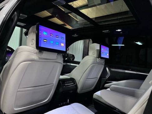 Used 2026 Cadillac Escalade Platinum Sport w/ LPO, ONYX Package image 14