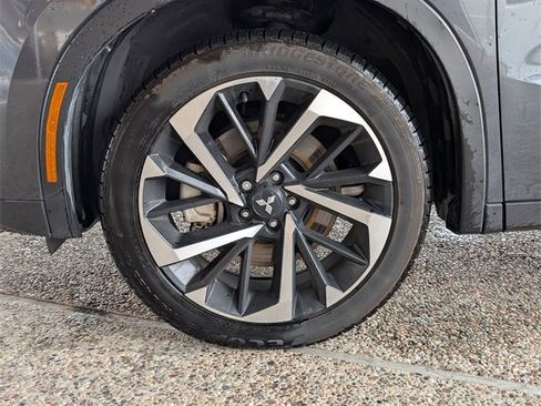 Used 2025 Mitsubishi Outlander SE image 9