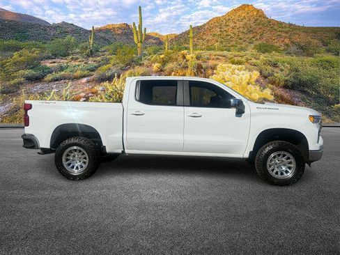 Used 2024 Chevrolet Silverado 1500 LT image 3
