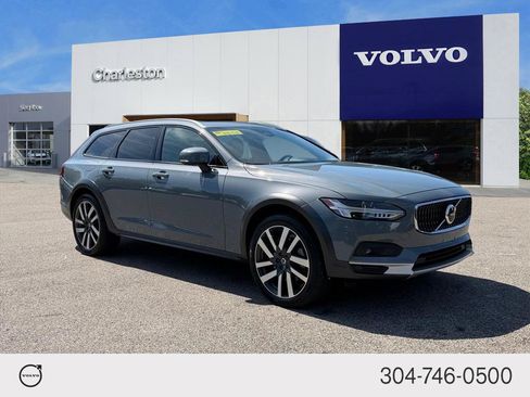 Certified 2022 Volvo V90 B6 Cross Country w/ Lounge Package AWD/4WD image 1