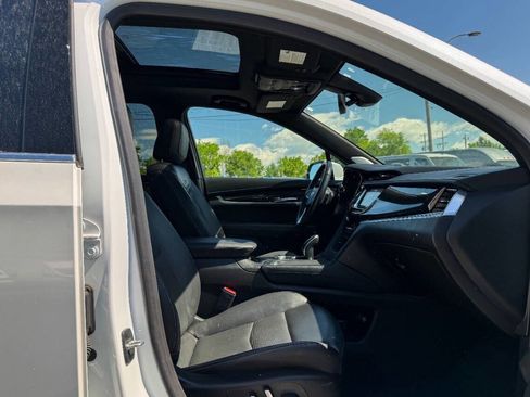 Used 2022 Cadillac XT6 Premium Luxury AWD/4WD image 12