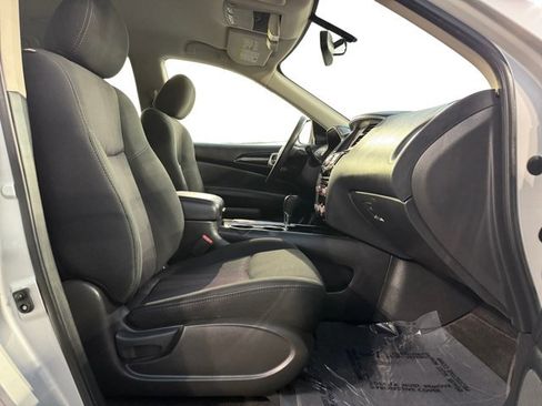 Used 2020 Nissan Pathfinder SV image 12