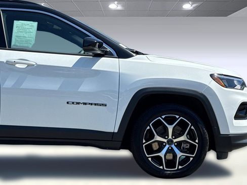 Used 2025 Jeep Compass Limited AWD/4WD image 34