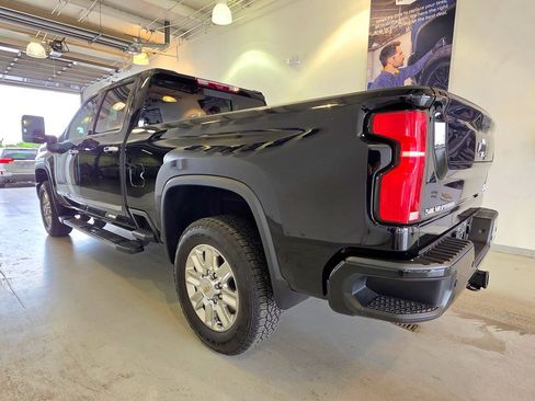 Used 2024 Chevrolet Silverado 2500 High Country w/ High Country Premium Package AWD/4WD image 5