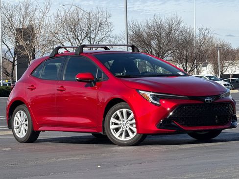 Used 2025 Toyota Corolla SE image 2