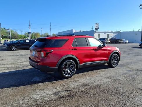Used 2025 Ford Explorer ST-Line w/ ST-Line Street Pack AWD/4WD image 18