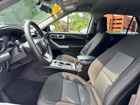 Used 2024 Ford Explorer XLT AWD/4WD image 9