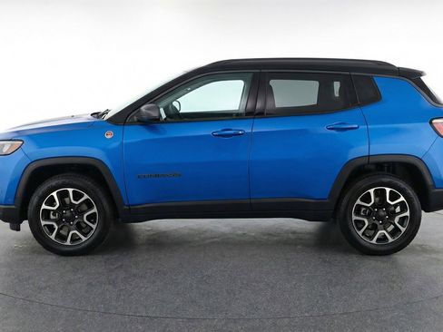 Used 2025 Jeep Compass Trailhawk image 5