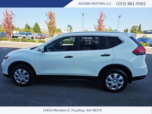 Used 2017 Nissan Rogue S image 2